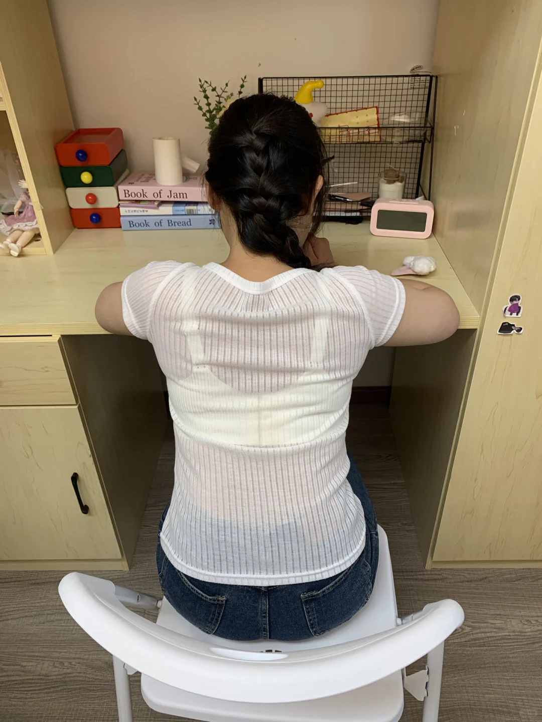 还是接受不了穿衣自由...