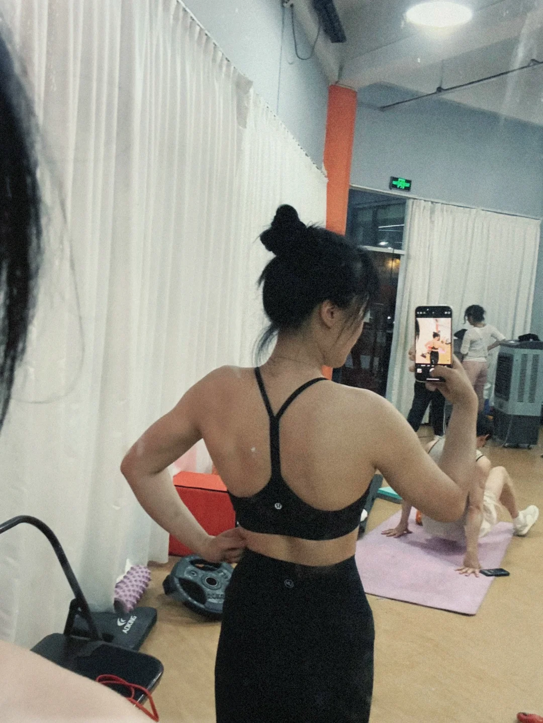买瑜伽裤必须买臀部有M线的