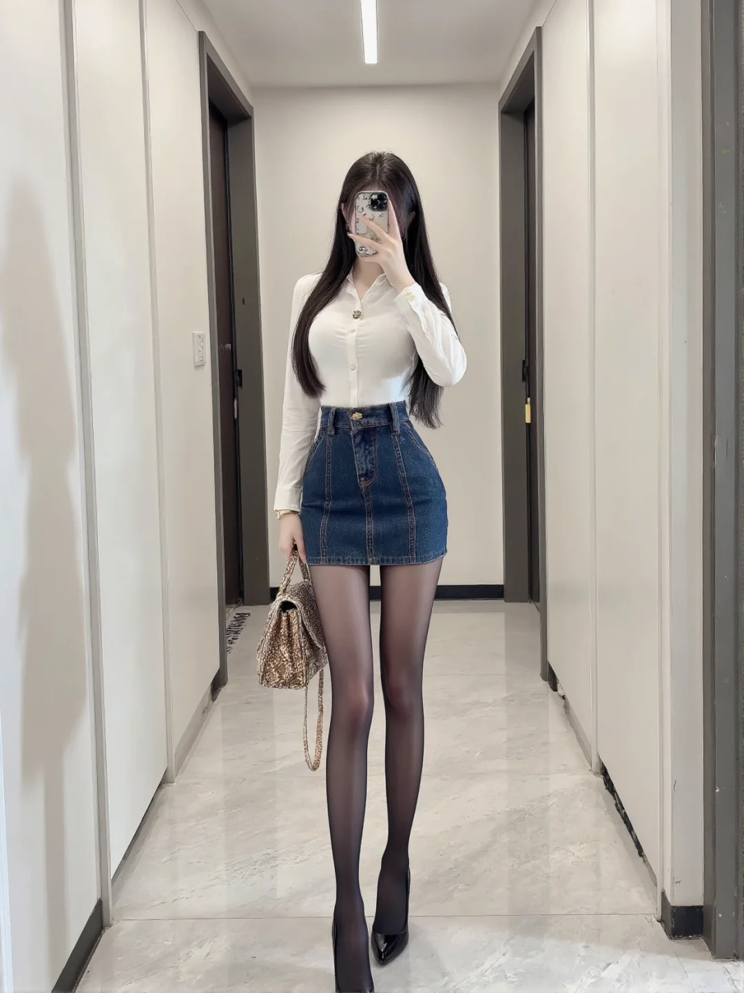 牛仔短裙也还不错呢