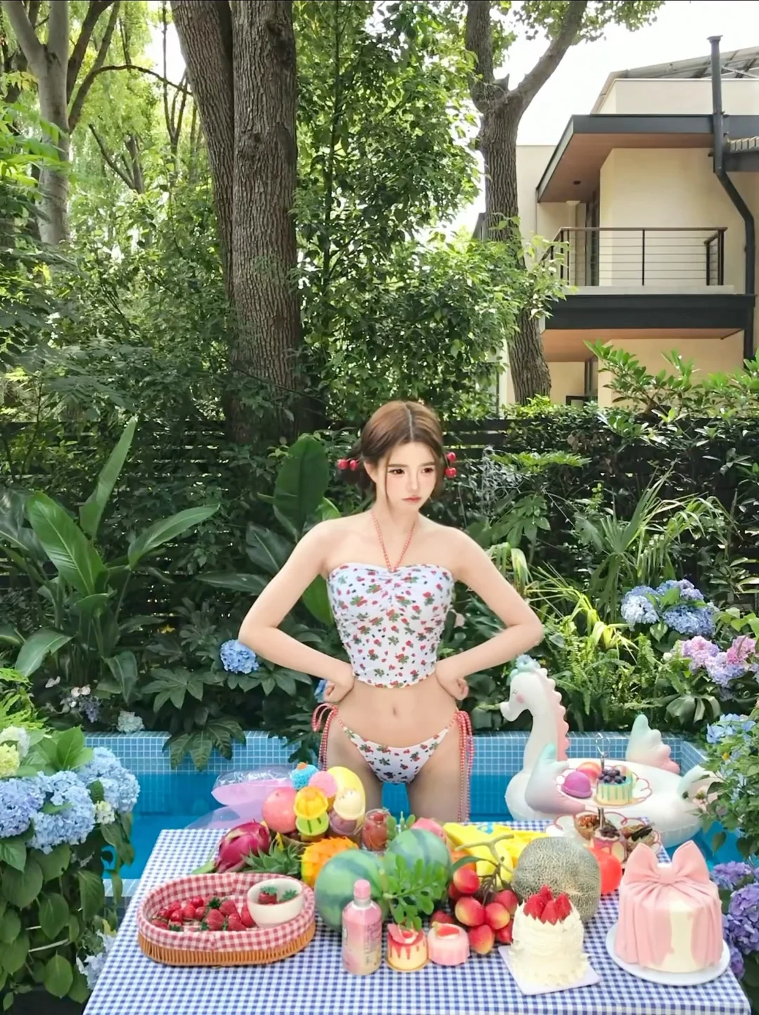夏天当然要大大方方的美啦👙ins风泳池拍照