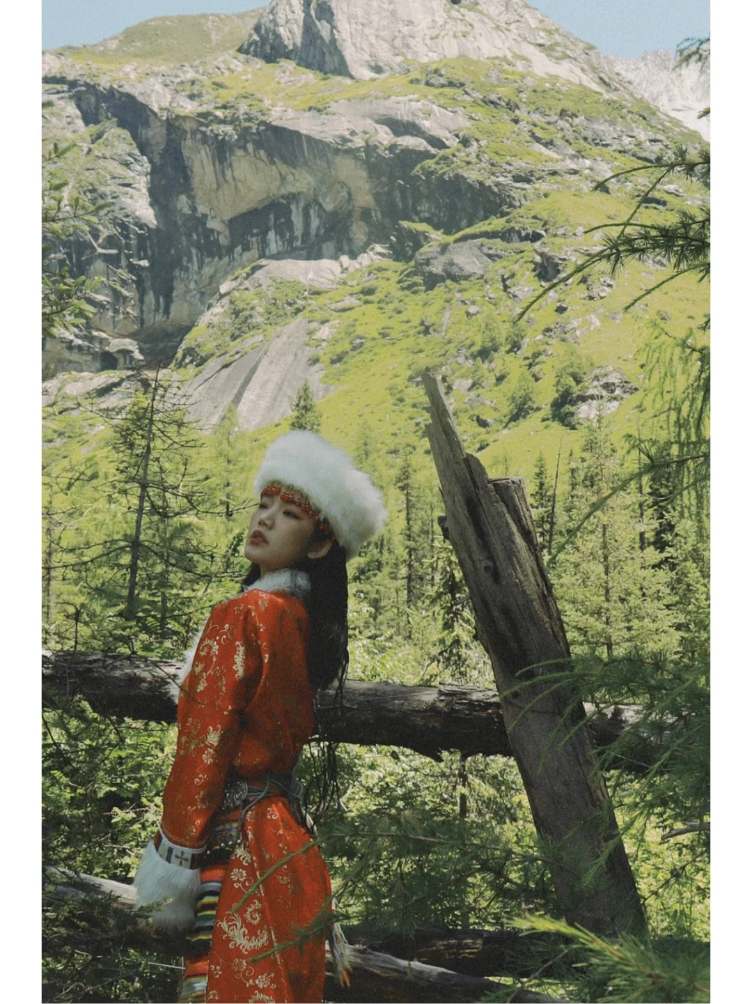 关于我在四姑娘山花30💰拍了一套藏服写真