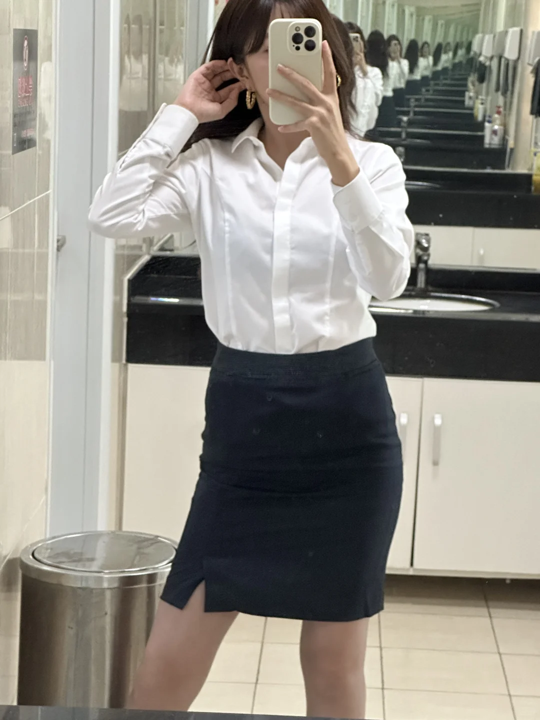 一个工服裙子弄这么包臀干嘛