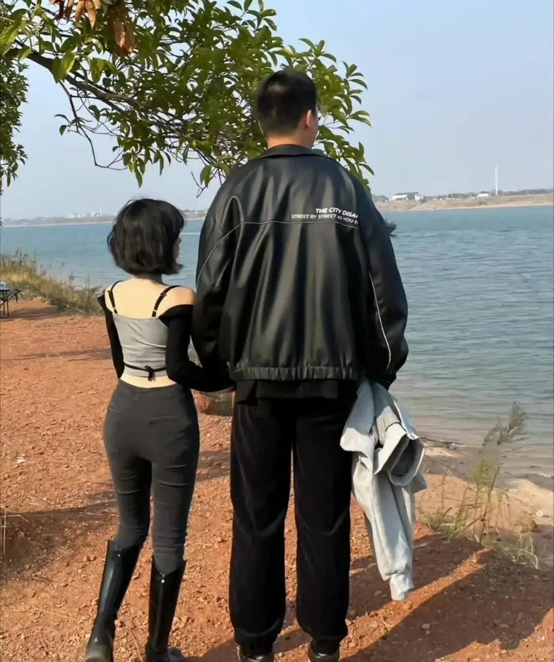 为什么男生都喜欢这样娇小的女生？