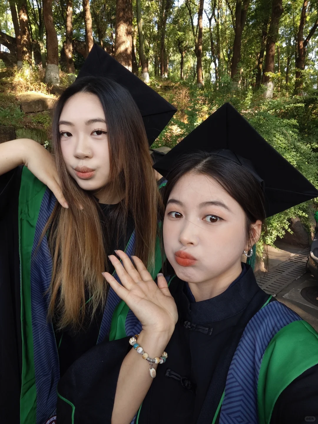 好喜欢川美的学士服啊啊啊啊