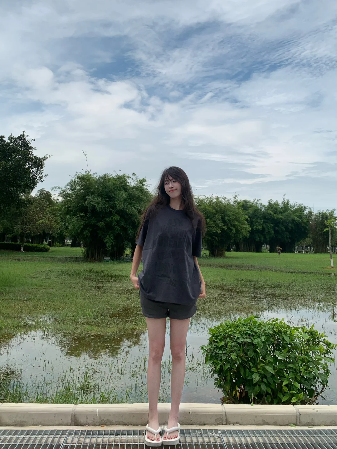 173女大 夏天就这么穿咯 舒适又自然