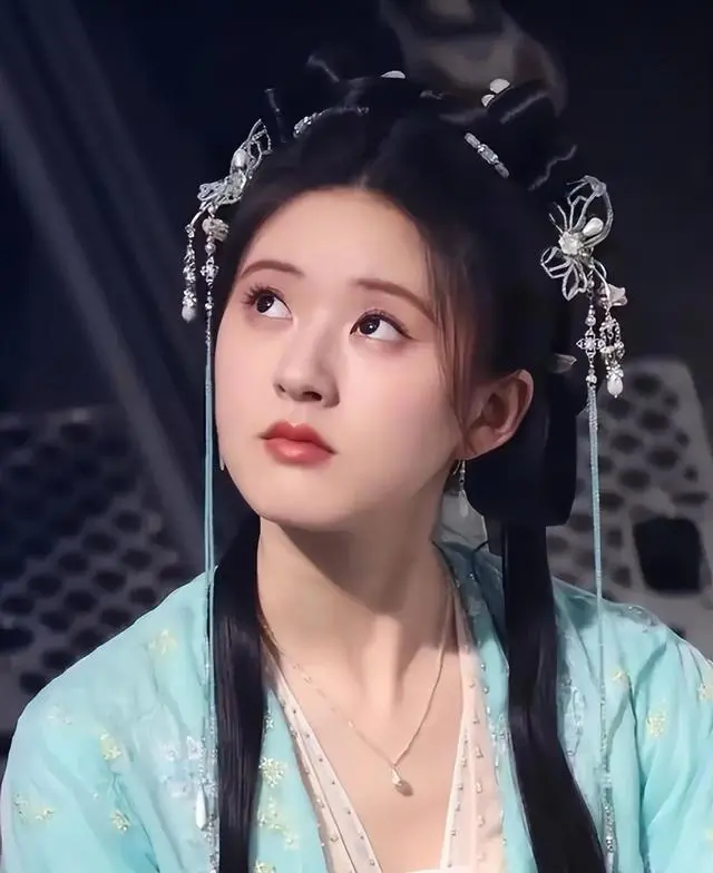 纯素颜赵露思：长得美就是任信怎么拍都好看