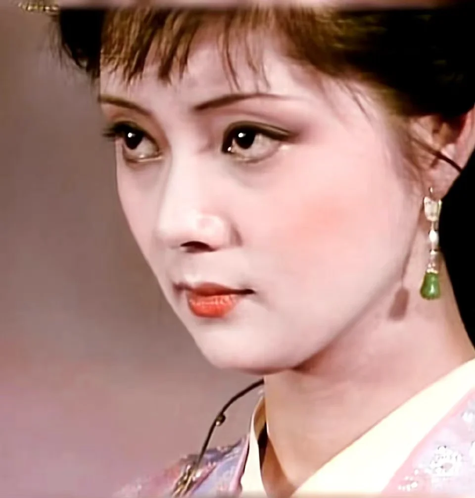 像宝姐姐这么美才称得上“任是无情也动人”