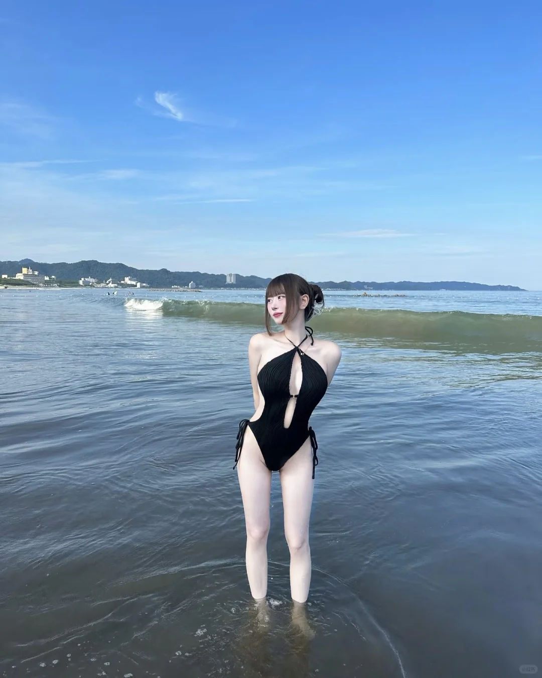 在海边游泳的我🌊️