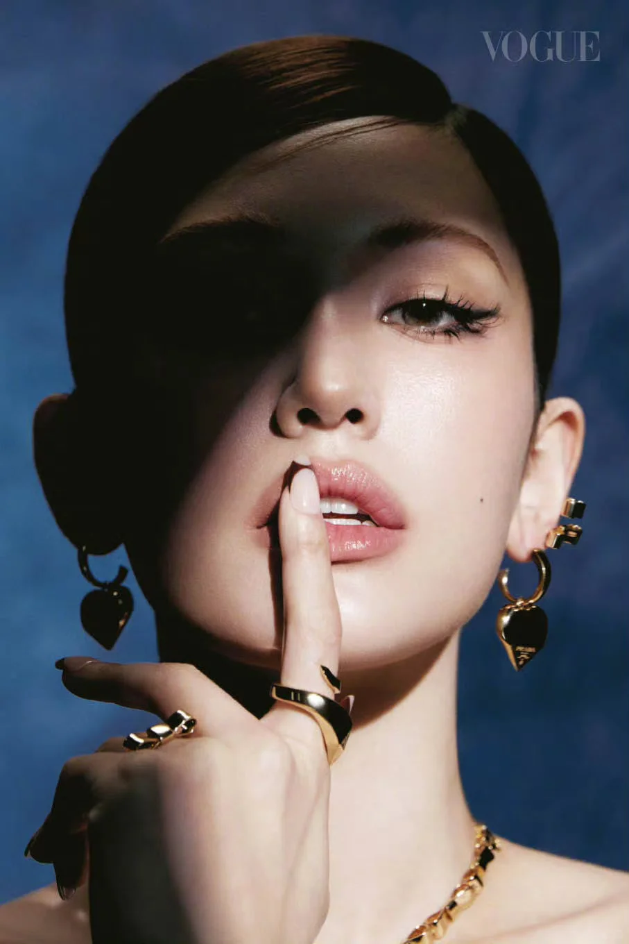 GUGU｜Somi全昭弥《Vogue》新加坡版封面