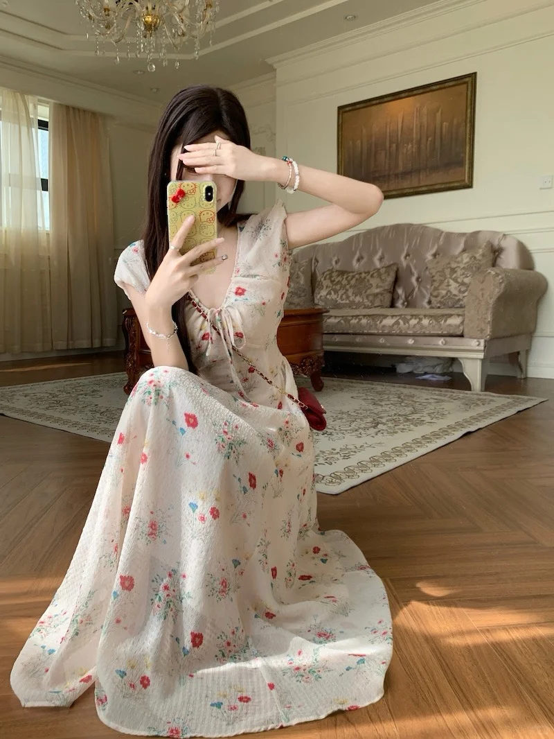 一抹清新碎花裙美到心坎里了！！