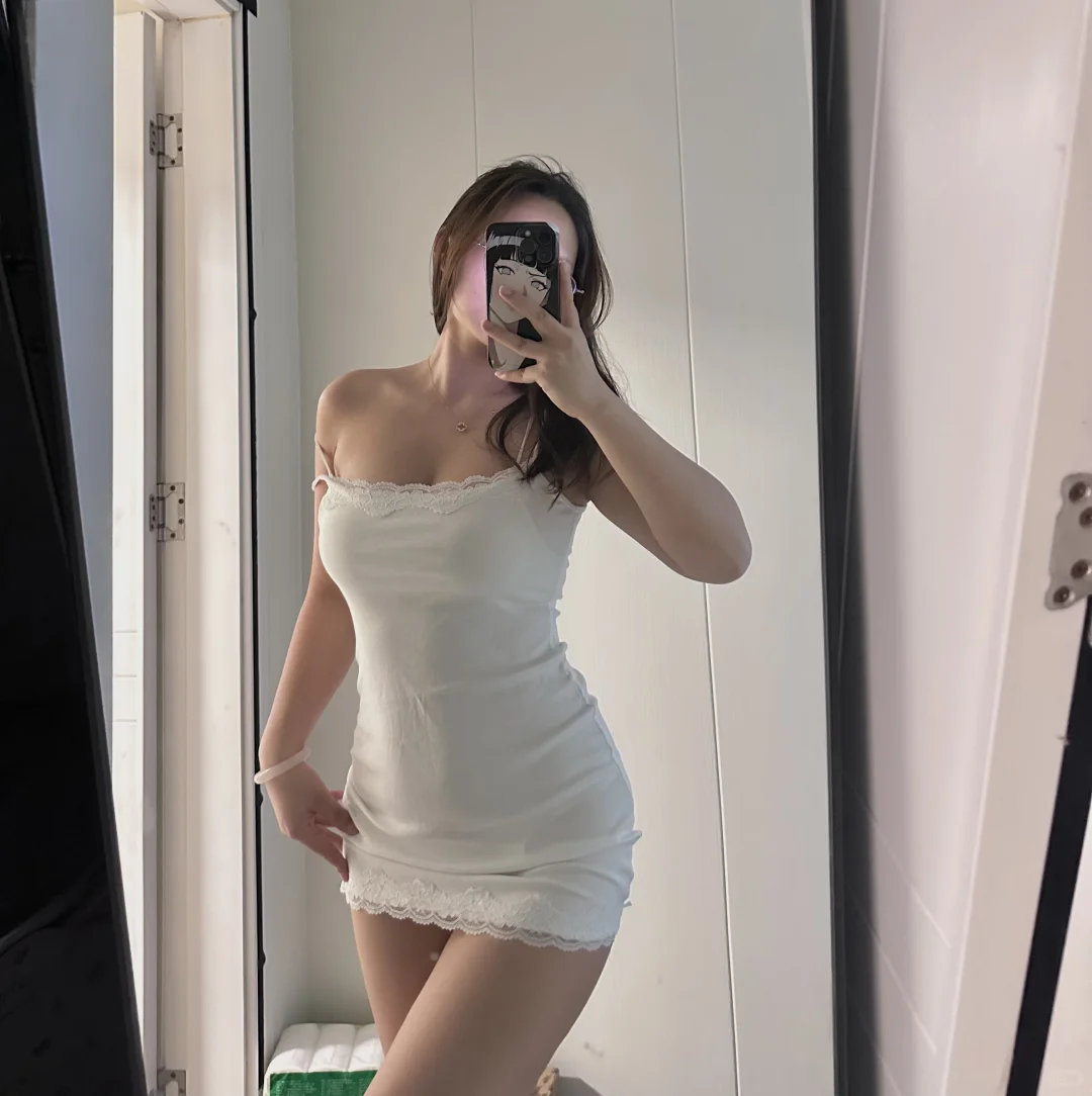 工作结束衣服包在办公室发现丝袜被偷了