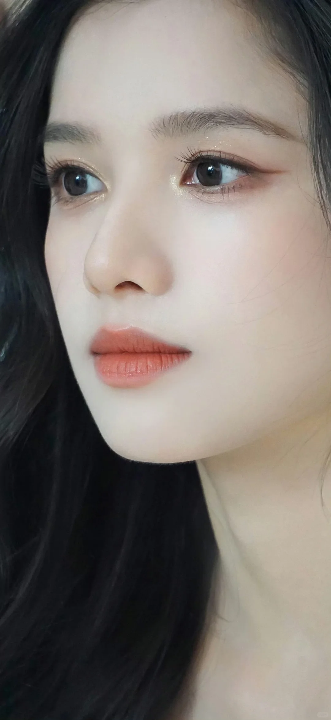 张婧仪壁纸：温婉大方，妥妥的氛围感美人！