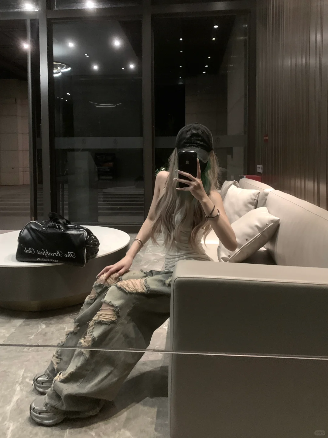 OOTD｜今年最满意的一条破洞裤出现了！！！