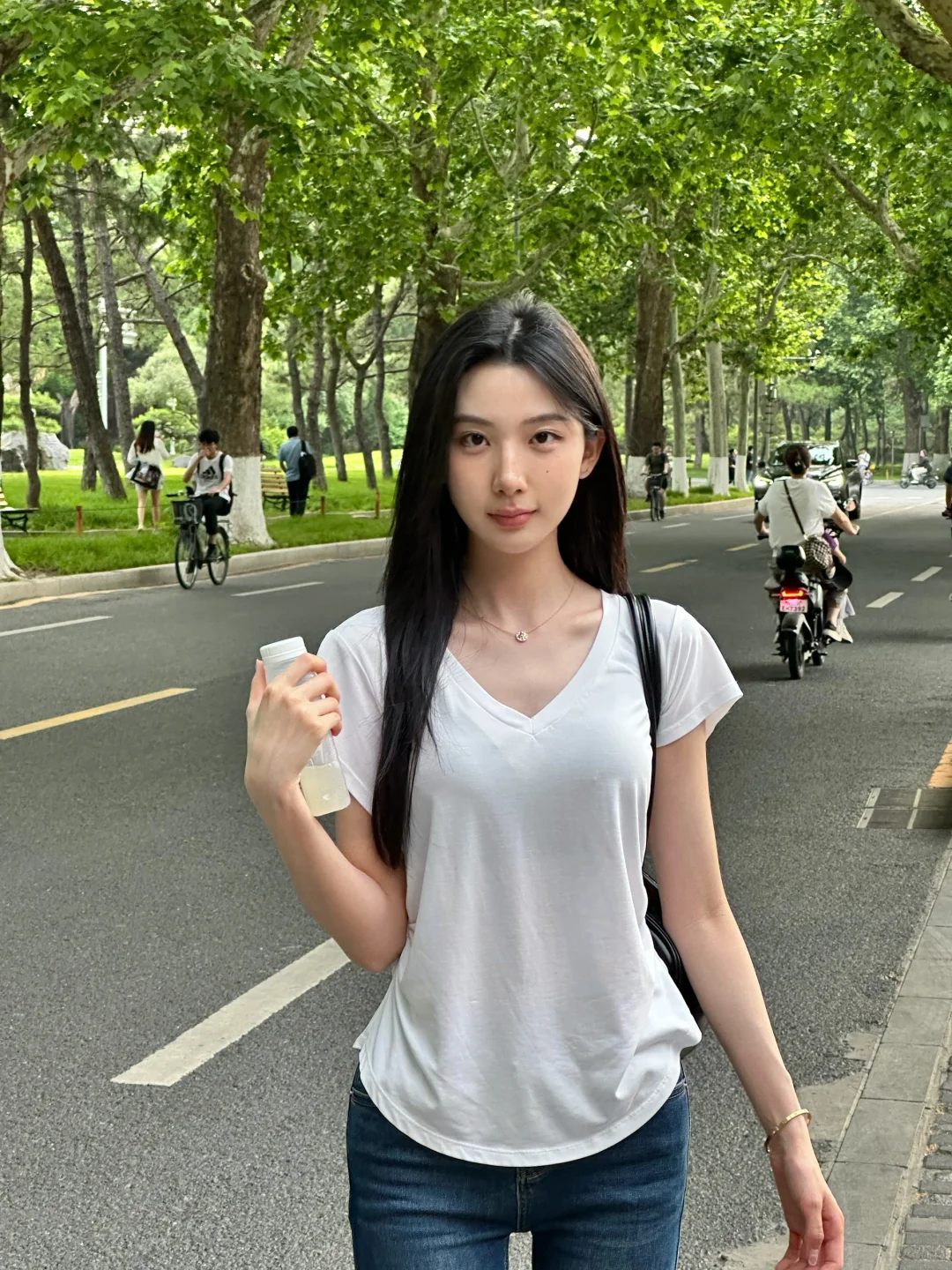 装一下青春女大