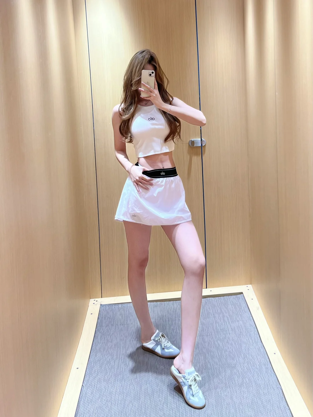 奶姐同款alo富家女穿搭 活力美眉～