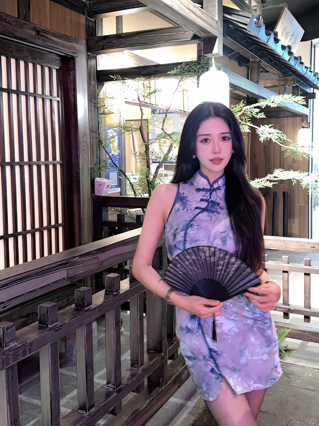 旗袍好看还是我好看
