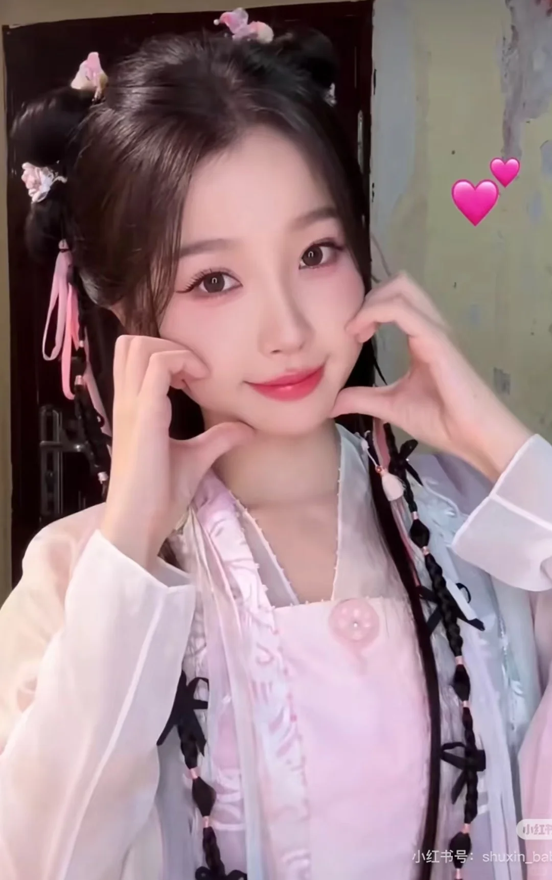 虞书欣美照，拿图吱一声🌸