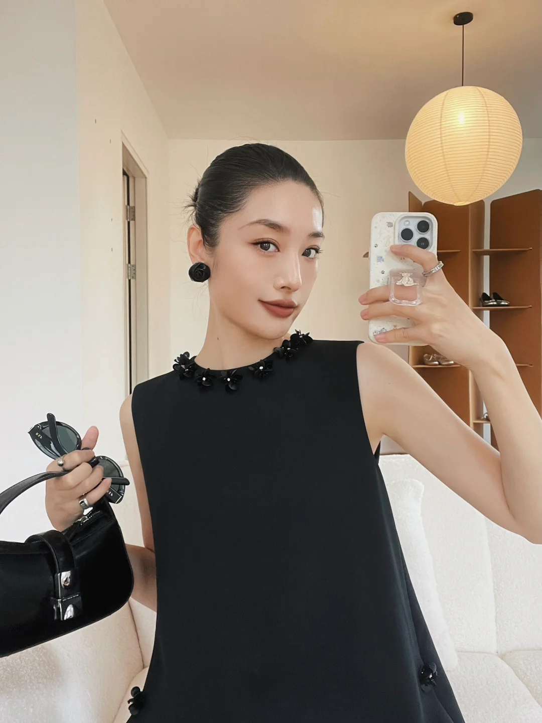 小黑裙配波点丝袜 优雅又高级！