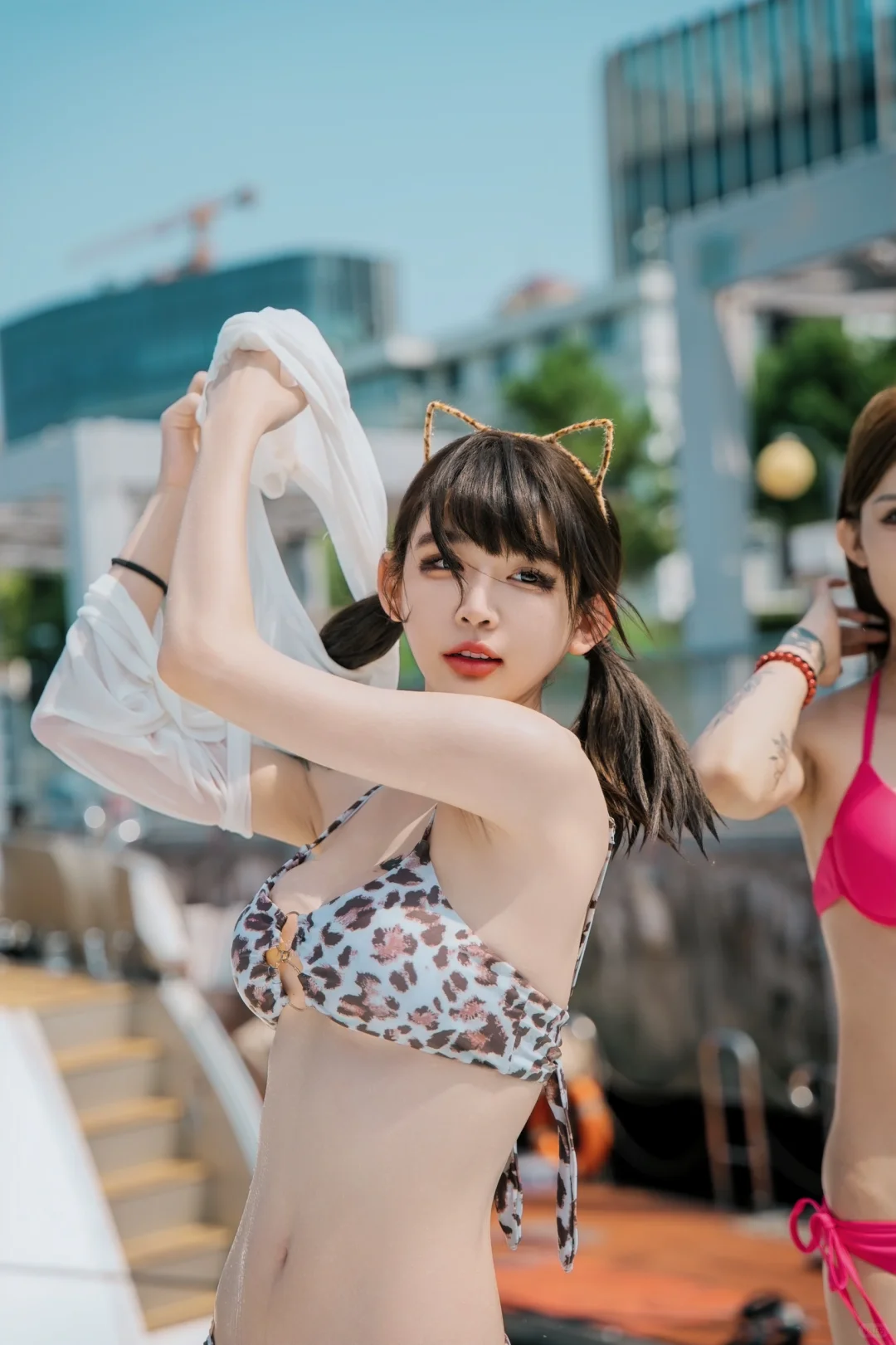 夏天怎么能少得了游艇泳池？
