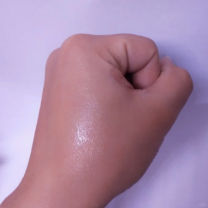 艾诺碧焕润水乳