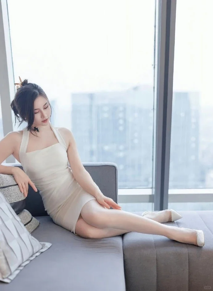 OOTD|包臀吊带裙，尽显完美身材。