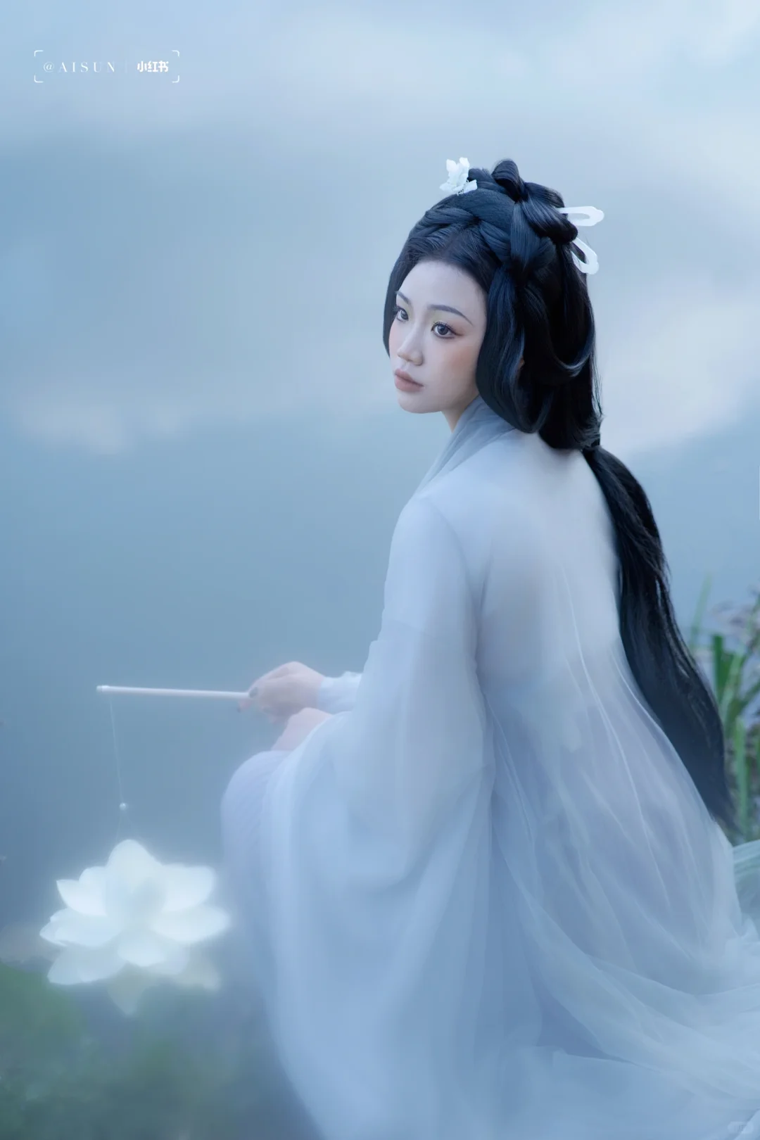 误入清冷仙途，湖畔惊鸿一瞥