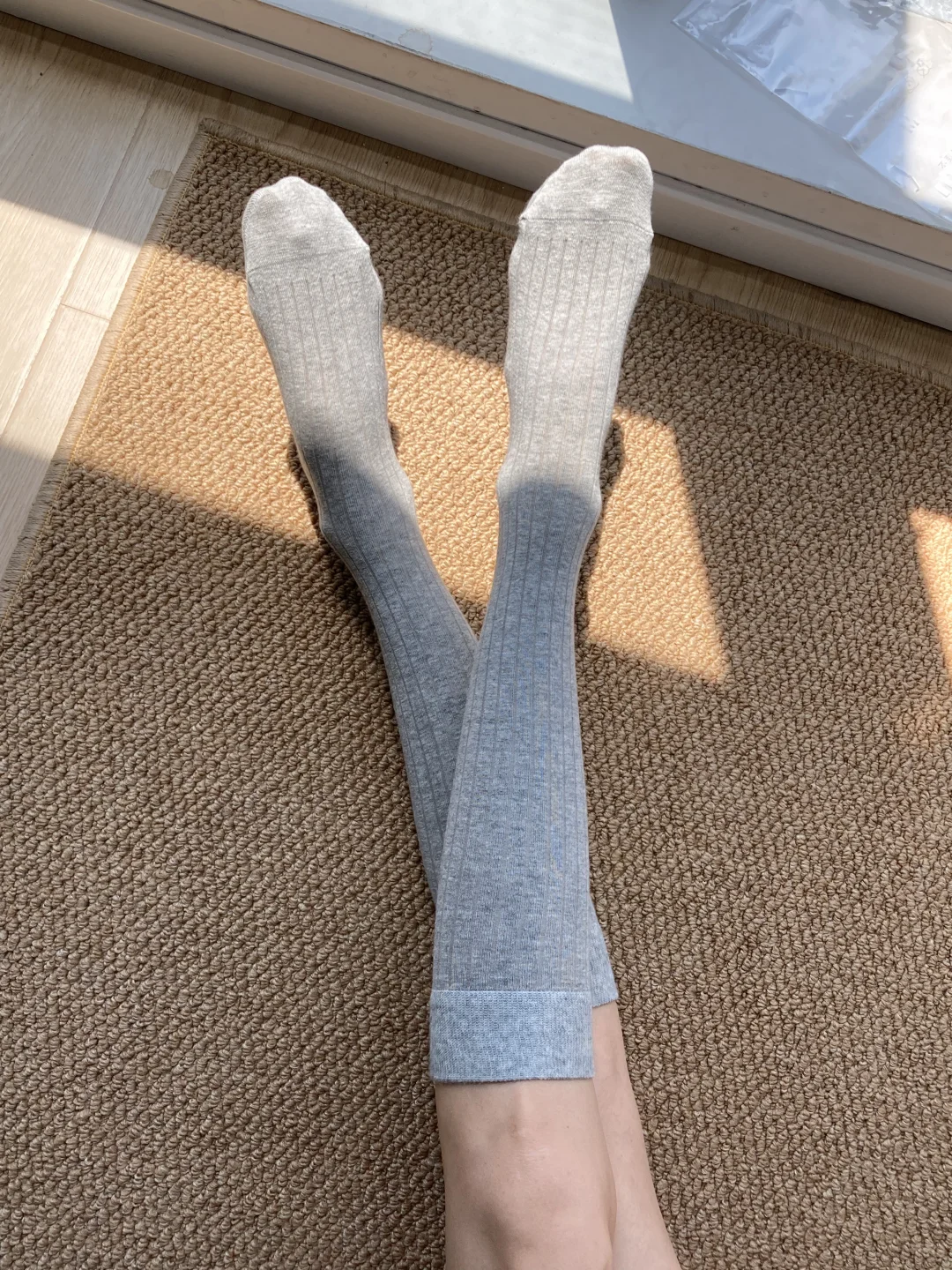 🧦好物分享｜miu系灰色小腿袜，真的好百搭～