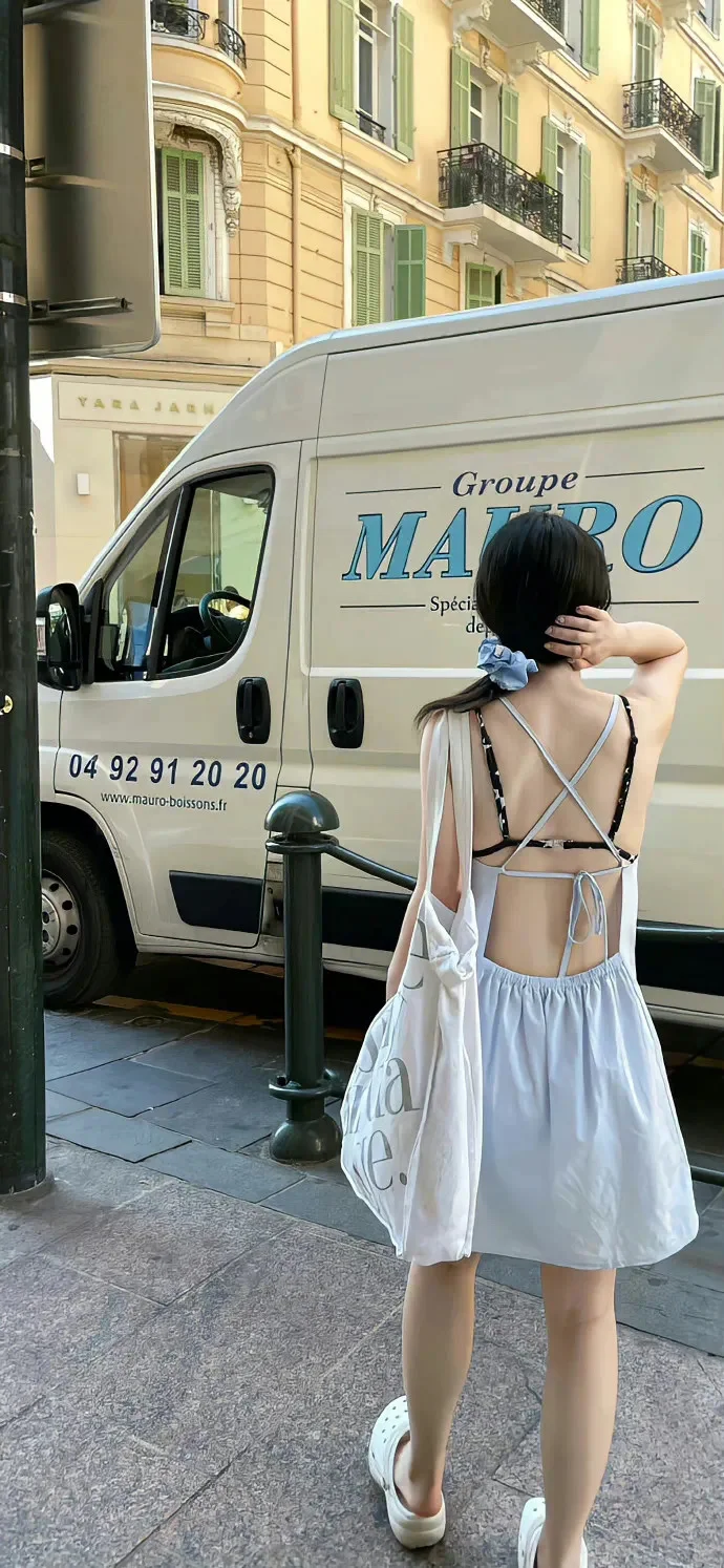 美女壁纸丨背影壁纸背景图氛围感好身材壁纸