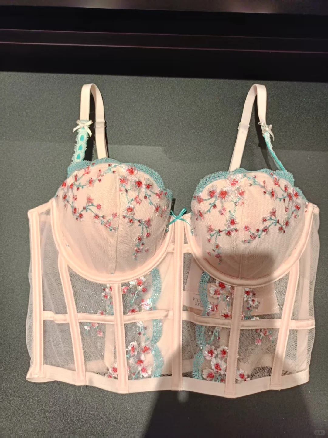 夏天怎么少得了美美的鱼骨胸衣呢