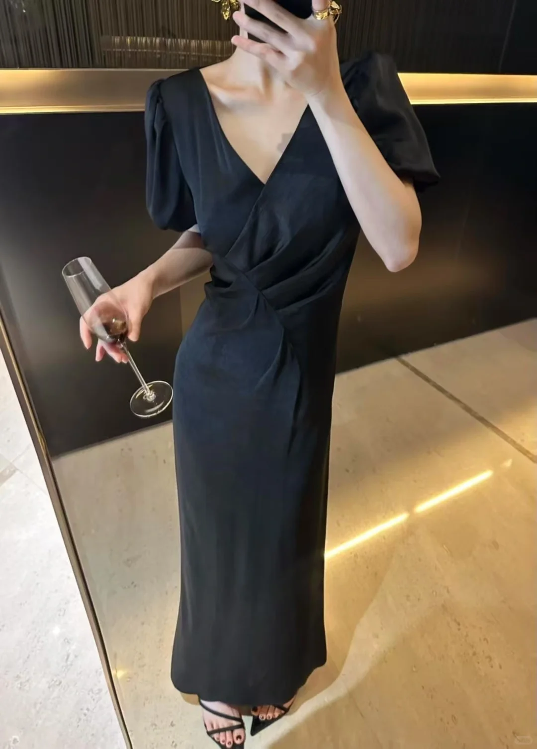 春夏战衣穿搭 性感小女人