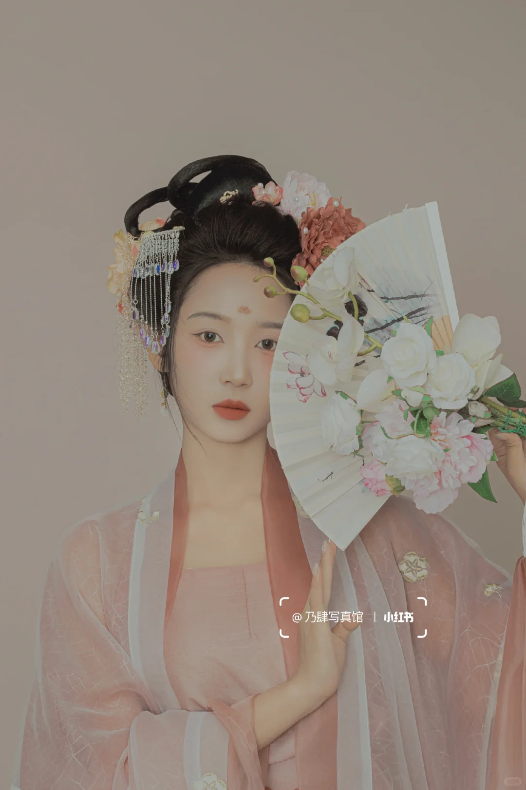 脉脉眼中波，盈盈花盛处--仕女图写真