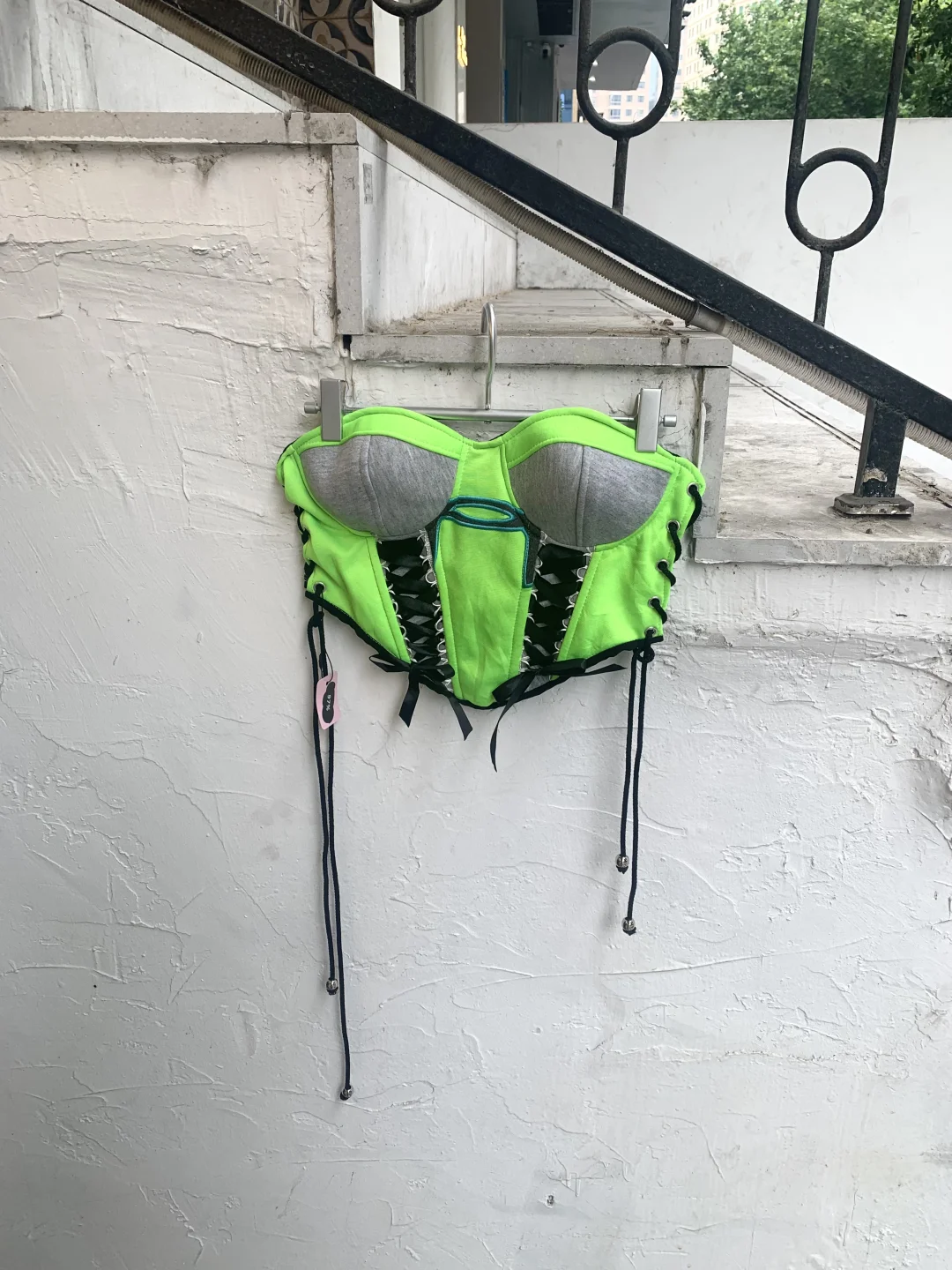 adidas运动蝴蝶结绑带胸衣🎾你见过吗