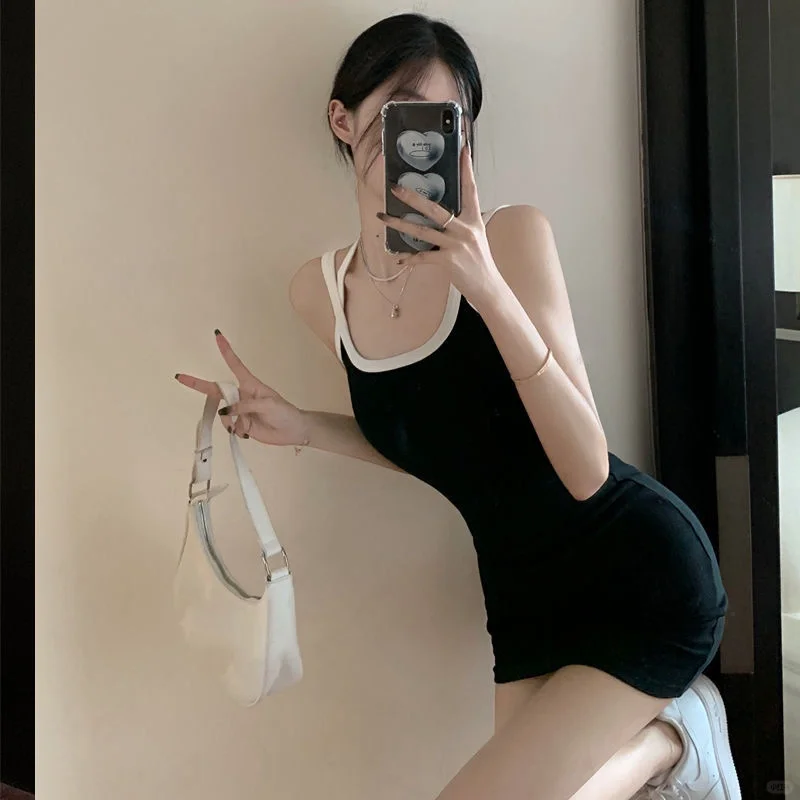 绝美辣妹黑色吊带连衣裙捕获你的心 🖤