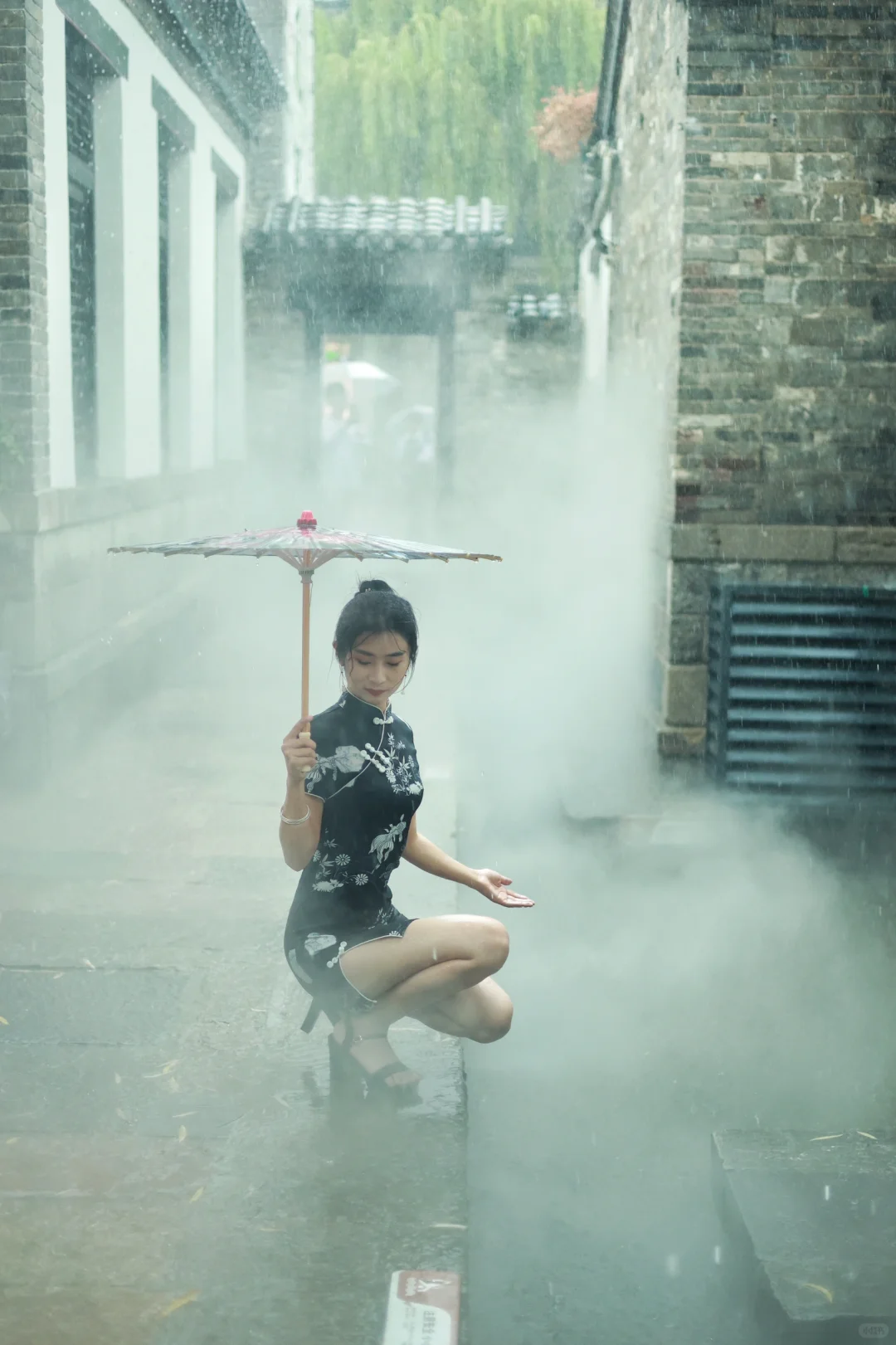 烟雨蒙蒙穿古巷