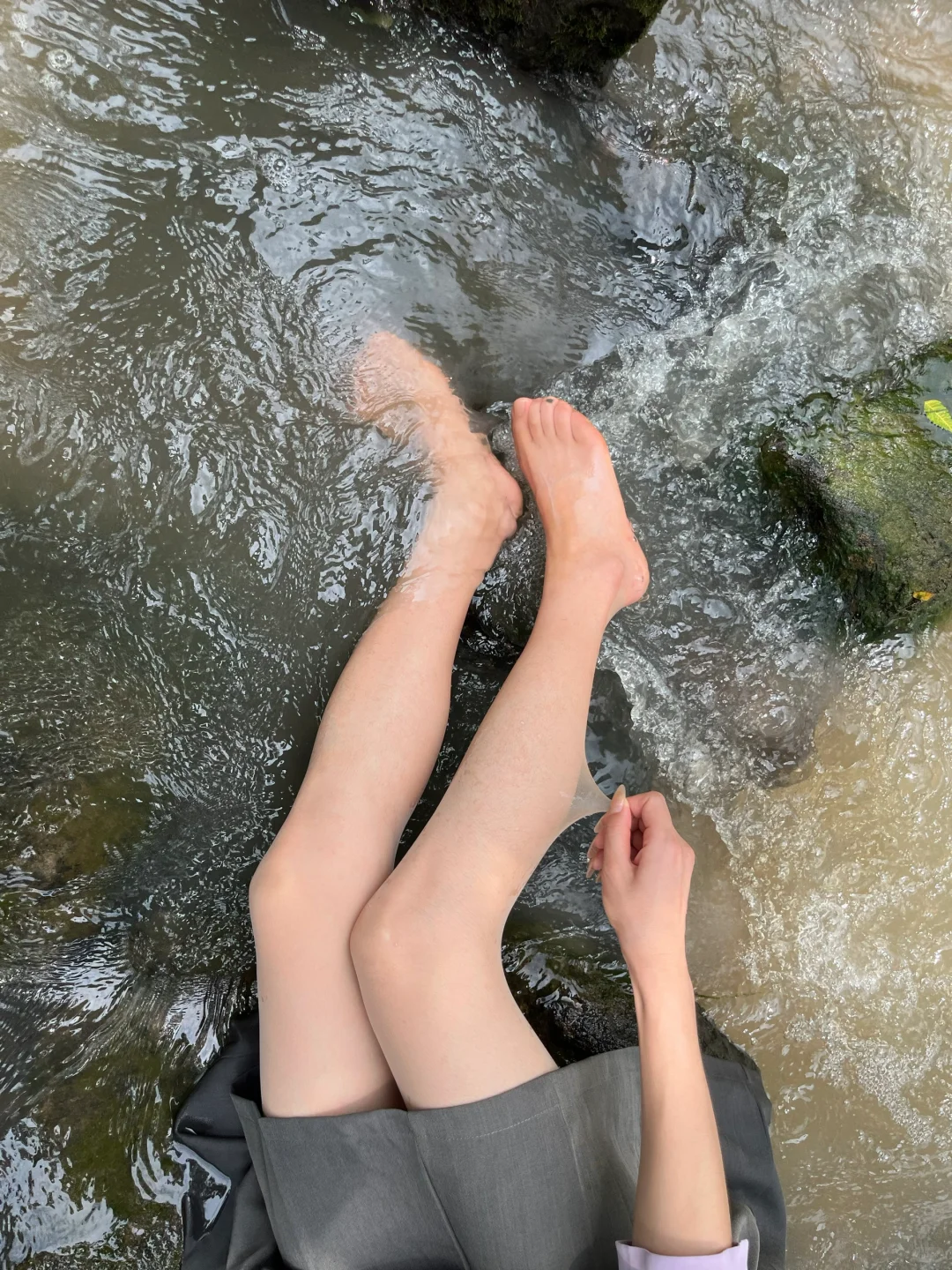 听说多穿肉丝，会变得越来越美丽～