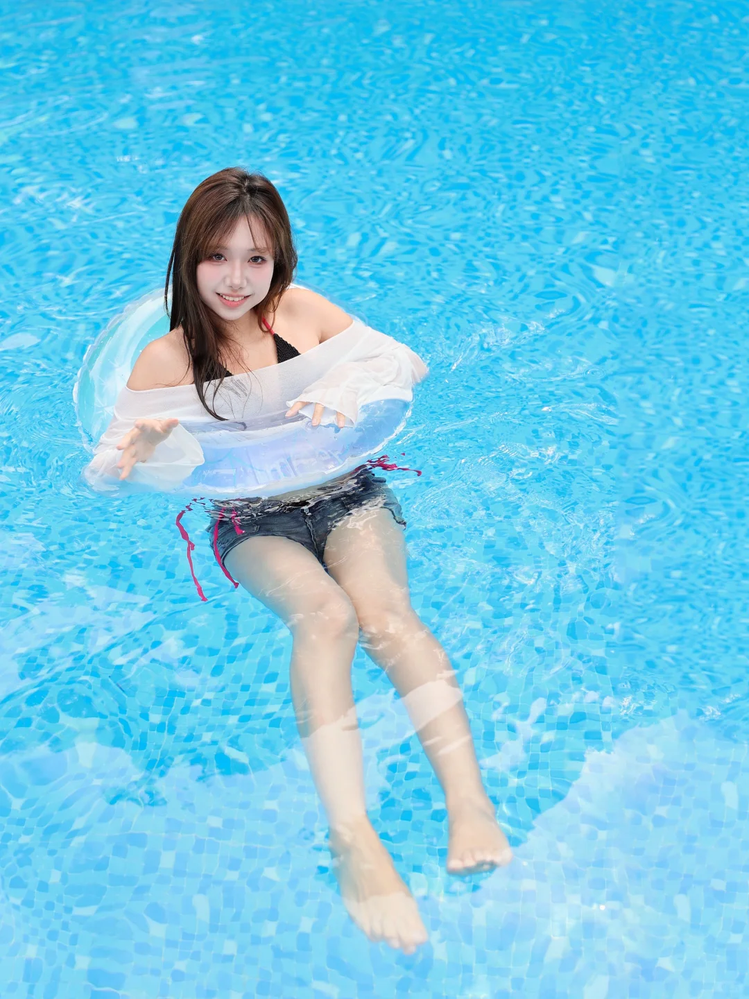 清凉一夏、泳池少女！