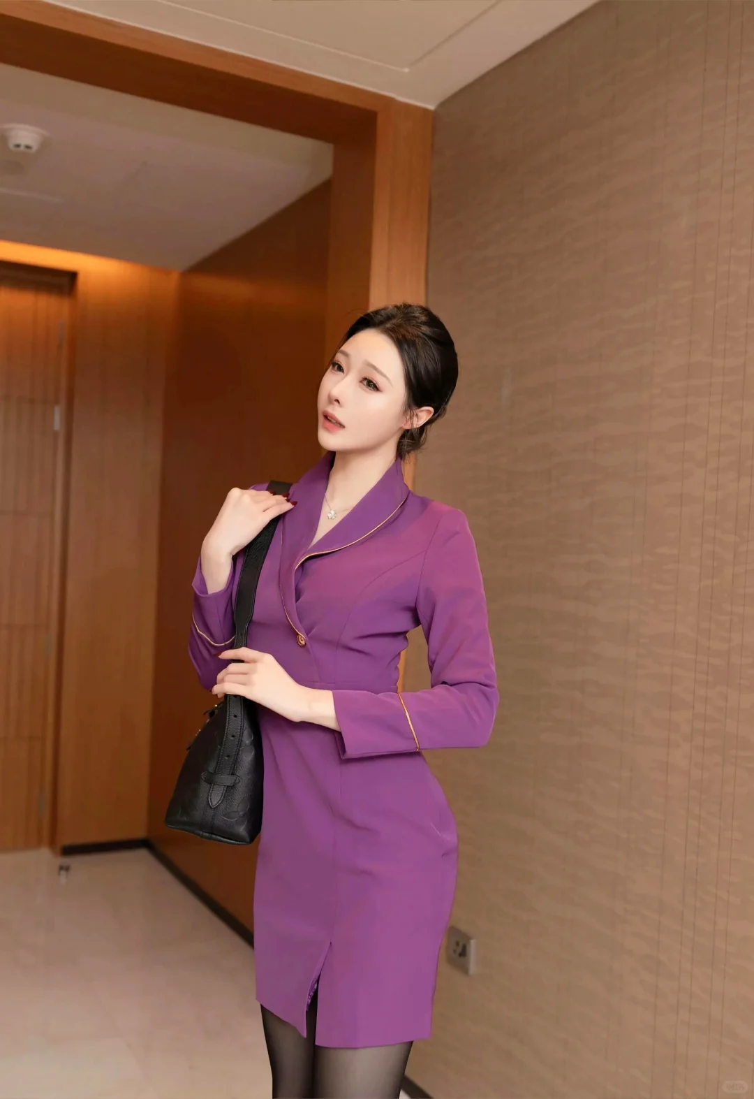 写真‖职业装紫色制服黑丝大长腿酒店客服