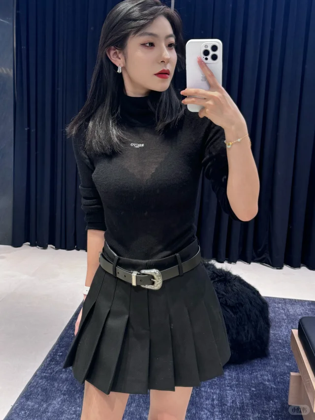 MO&Co.这件打底也太性感了吧😍