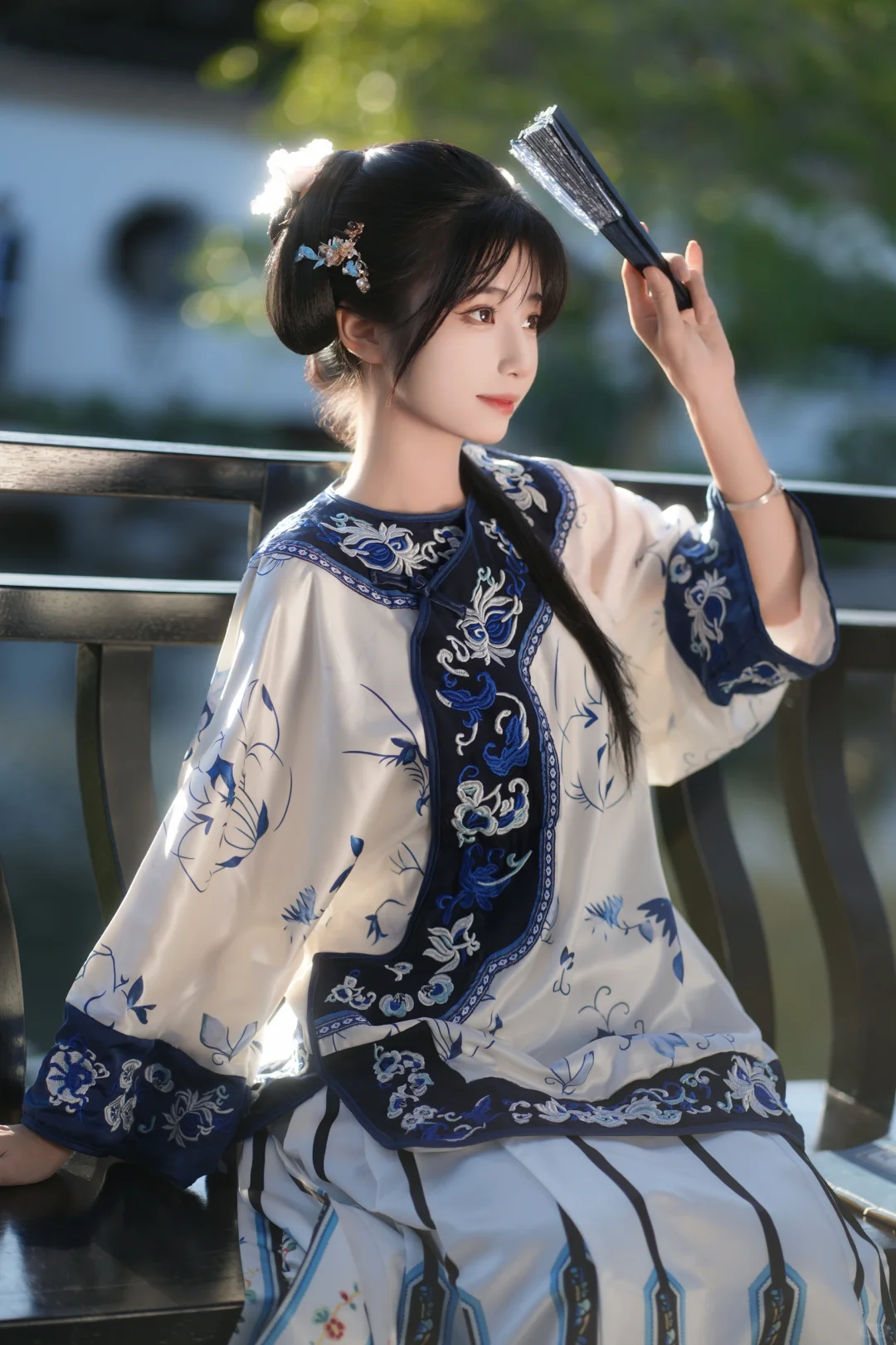 在广州拍的第二套清汉女青花瓷汉服
