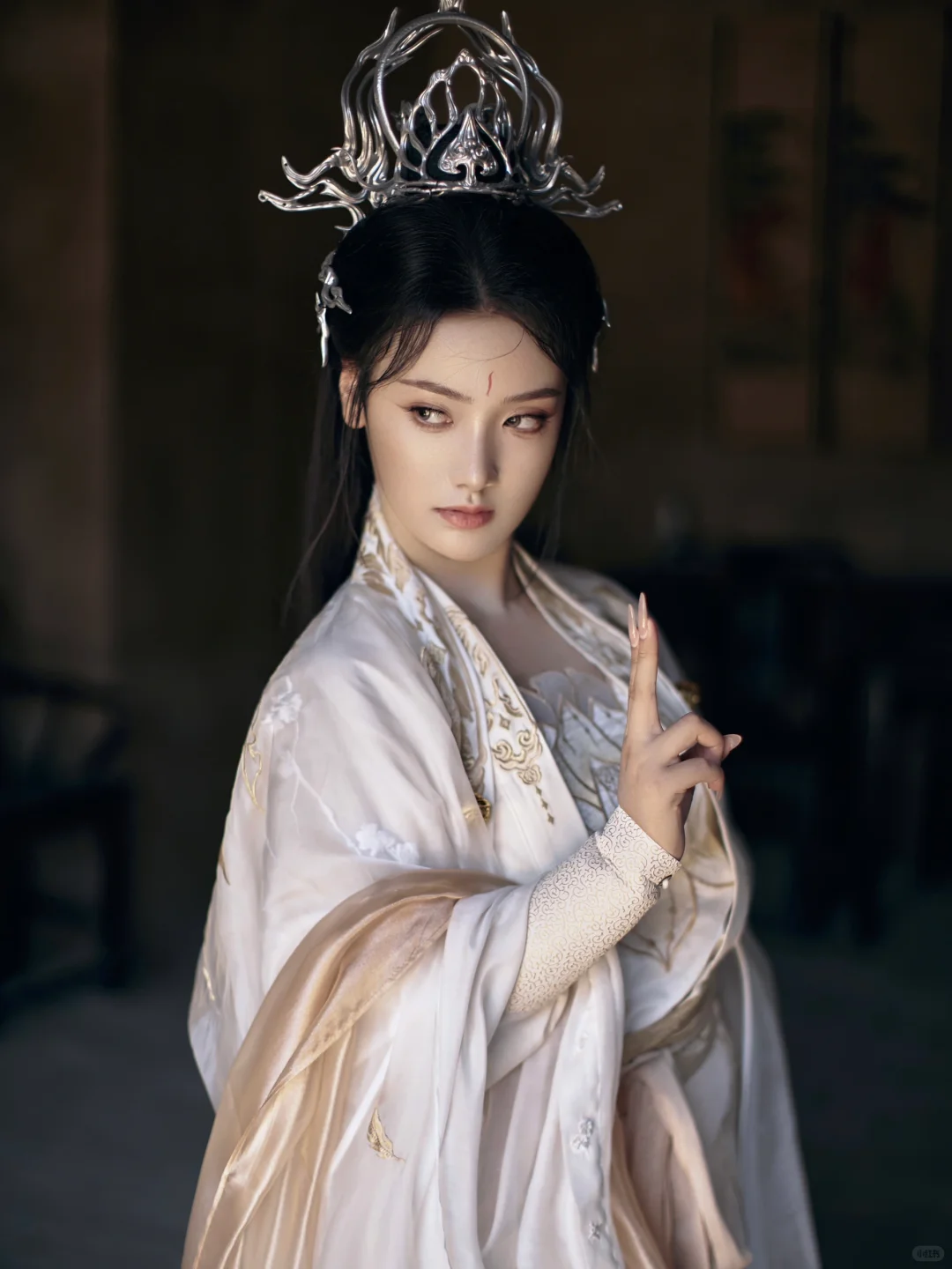 终于拍了这套金衣白马！武侠剧女主即视感