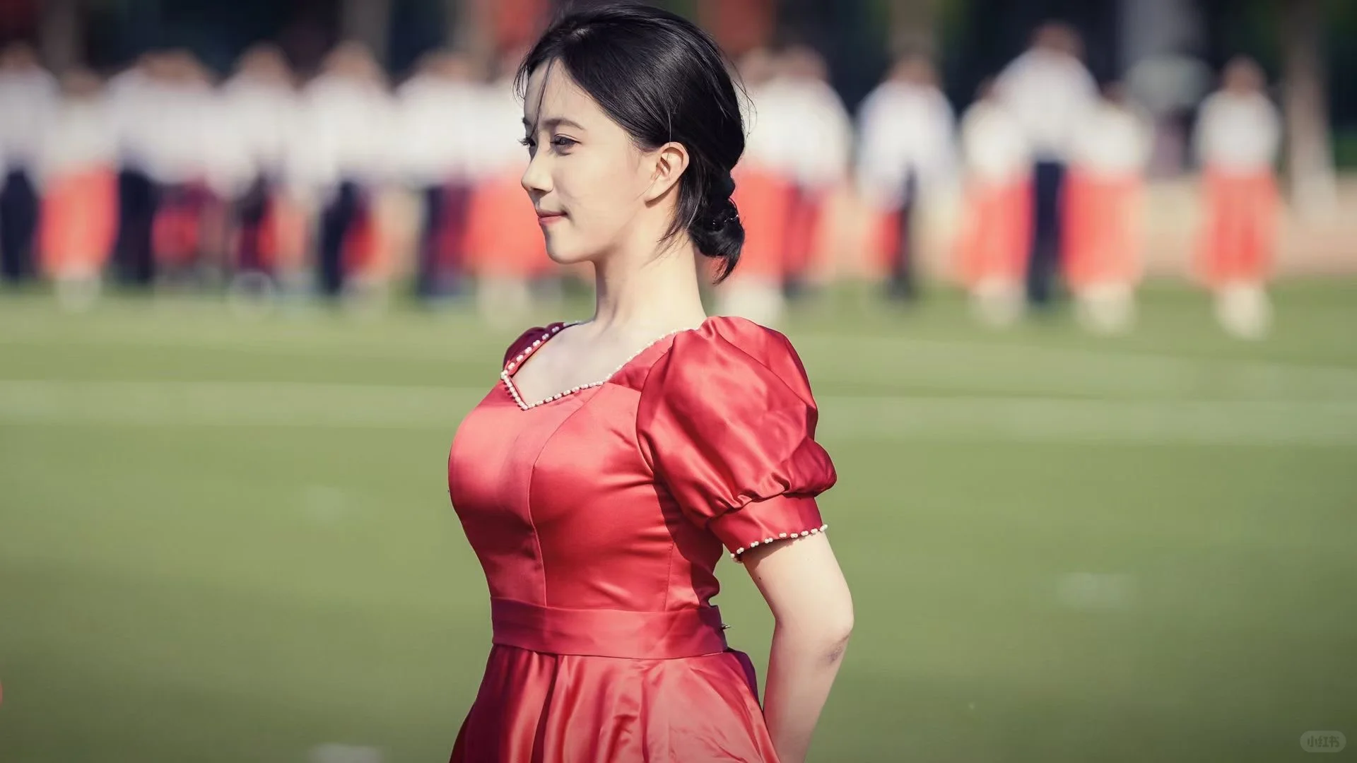 第一次穿礼服献给了集体舞
