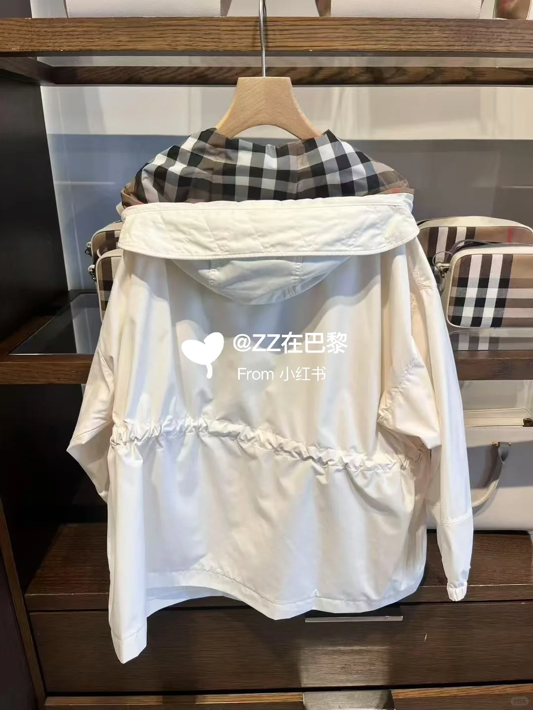 Burberry巴宝莉女士连帽薄款外套