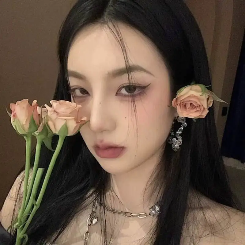 花与少女头像