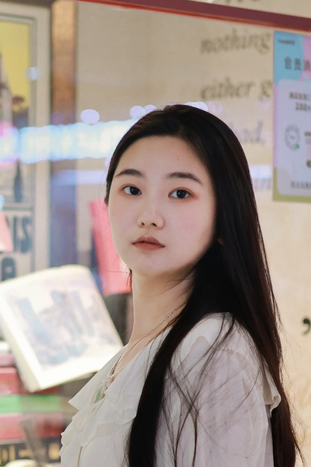 是橱窗里亮晶晶的眼睛呀