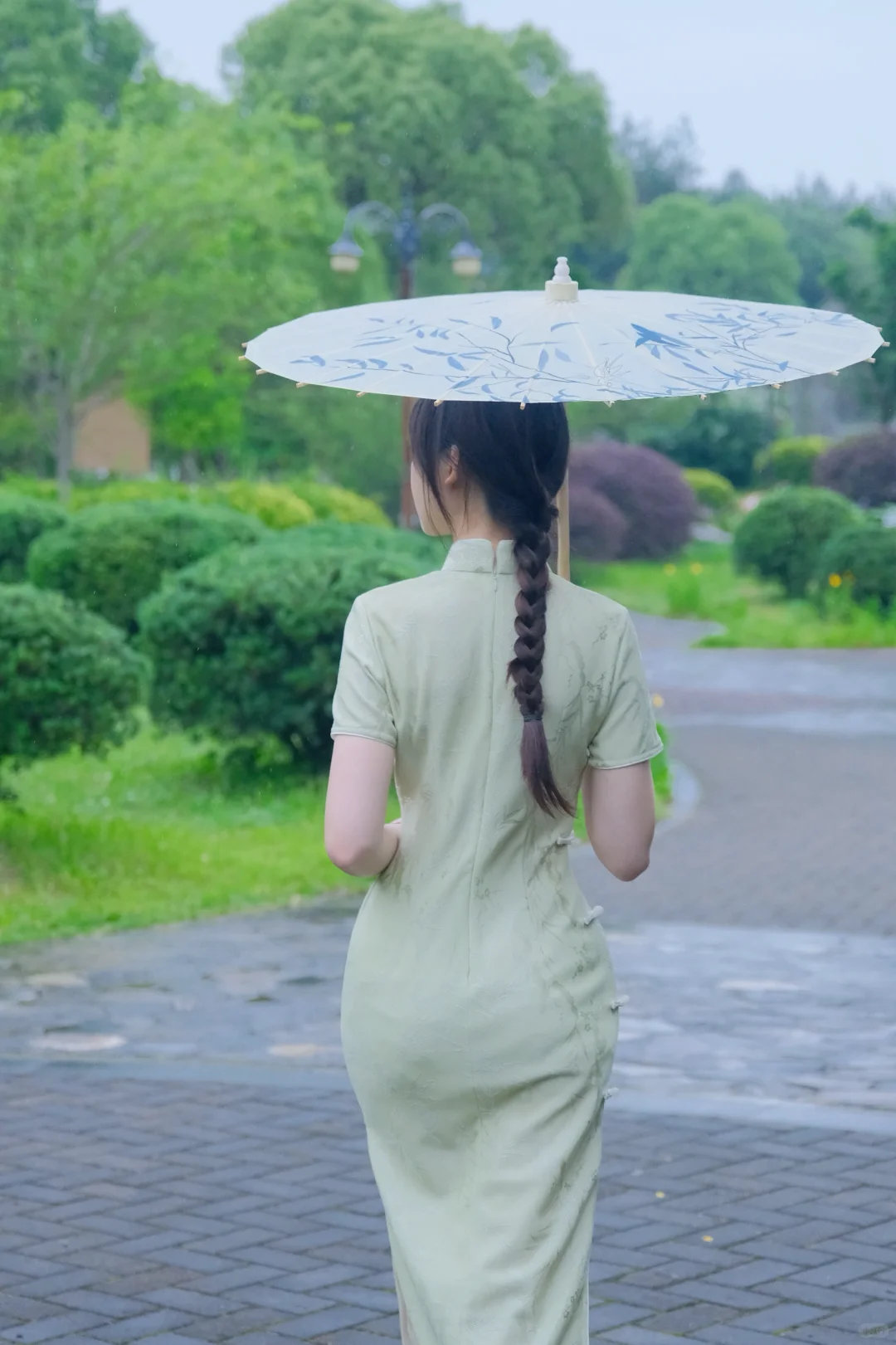 青绿色旗袍太清新了！