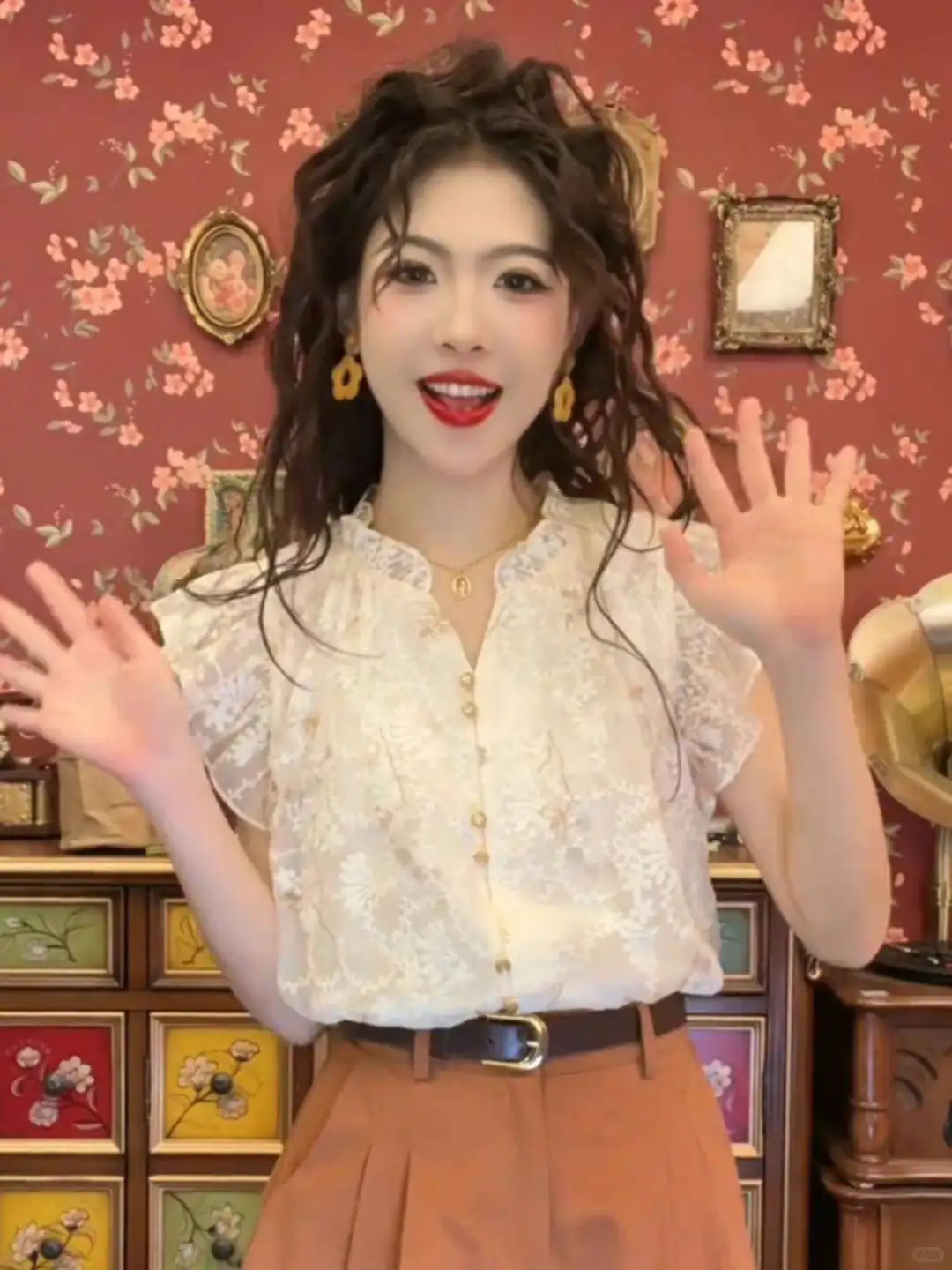 港味复古绣花短袖衬衫女夏款2025年新款