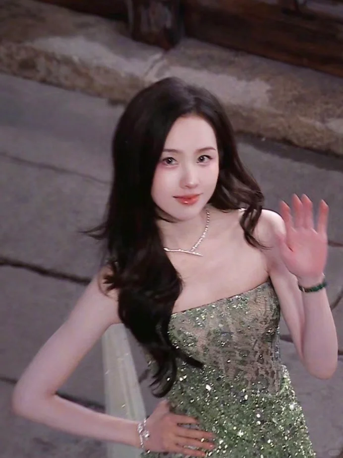 好像突然理解美女为什么一定要看生图了