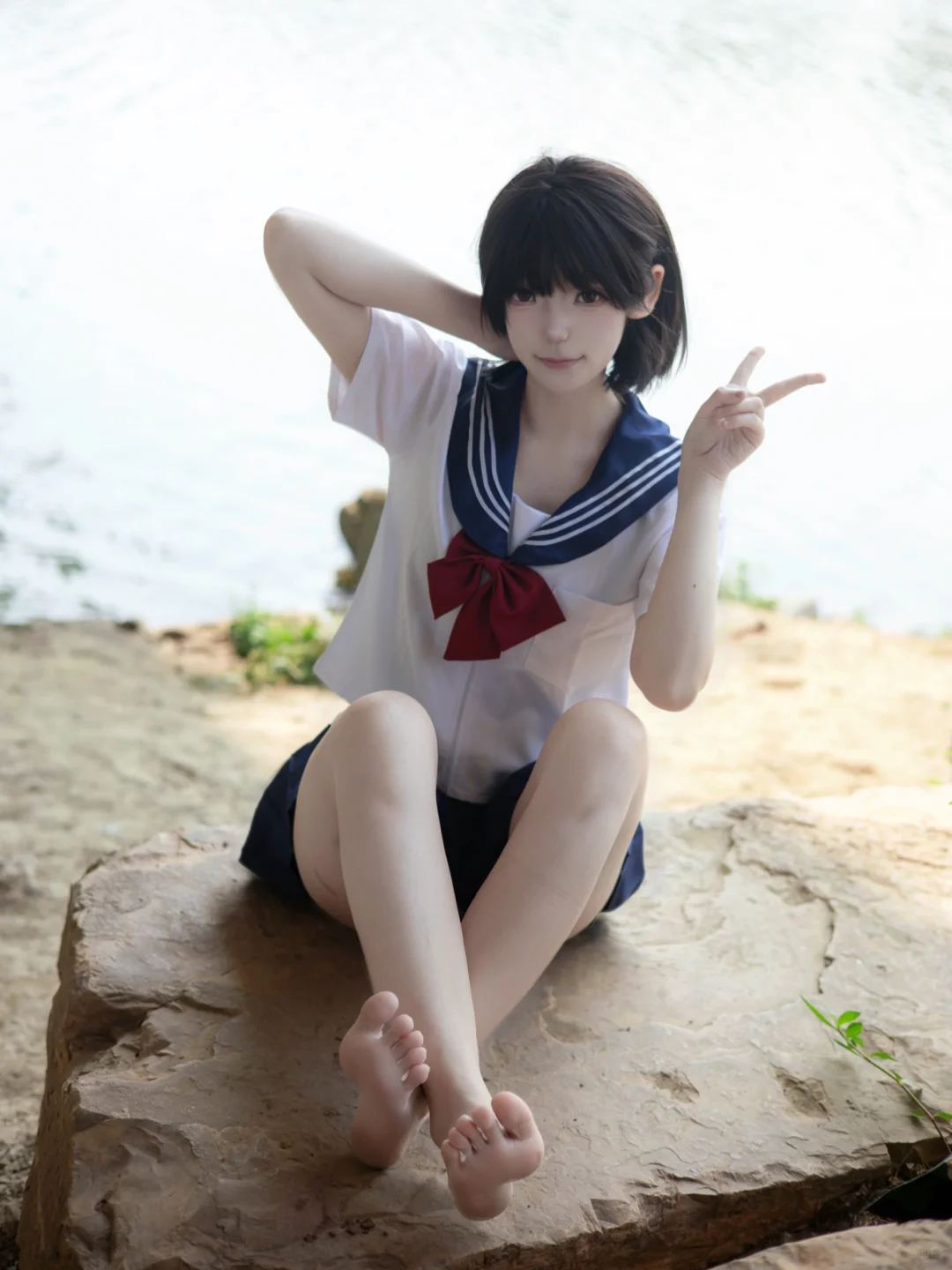 河边挺多人钓鱼
