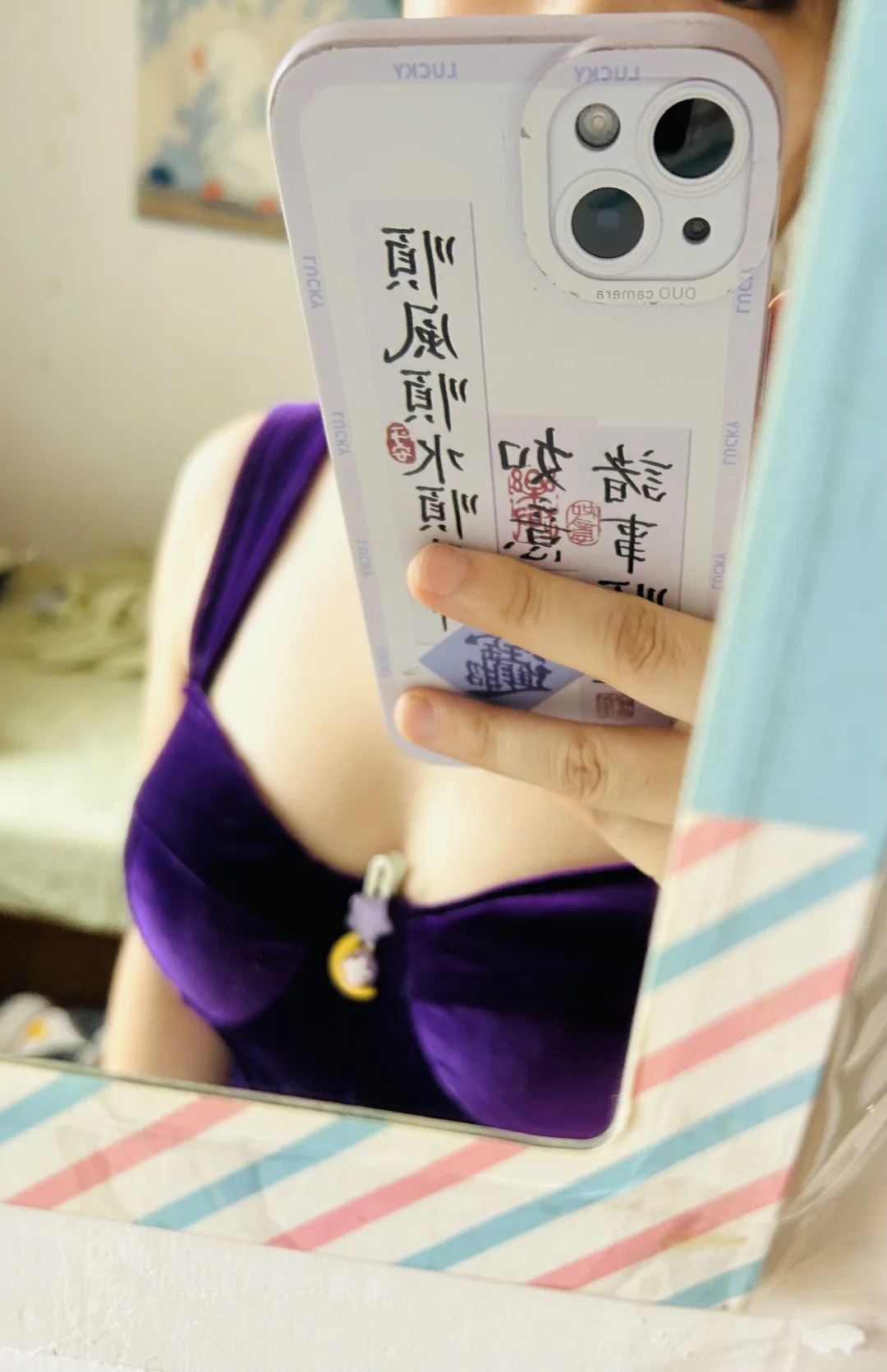 大码女孩的第一件丝绒紫色鱼骨胸衣，很显白