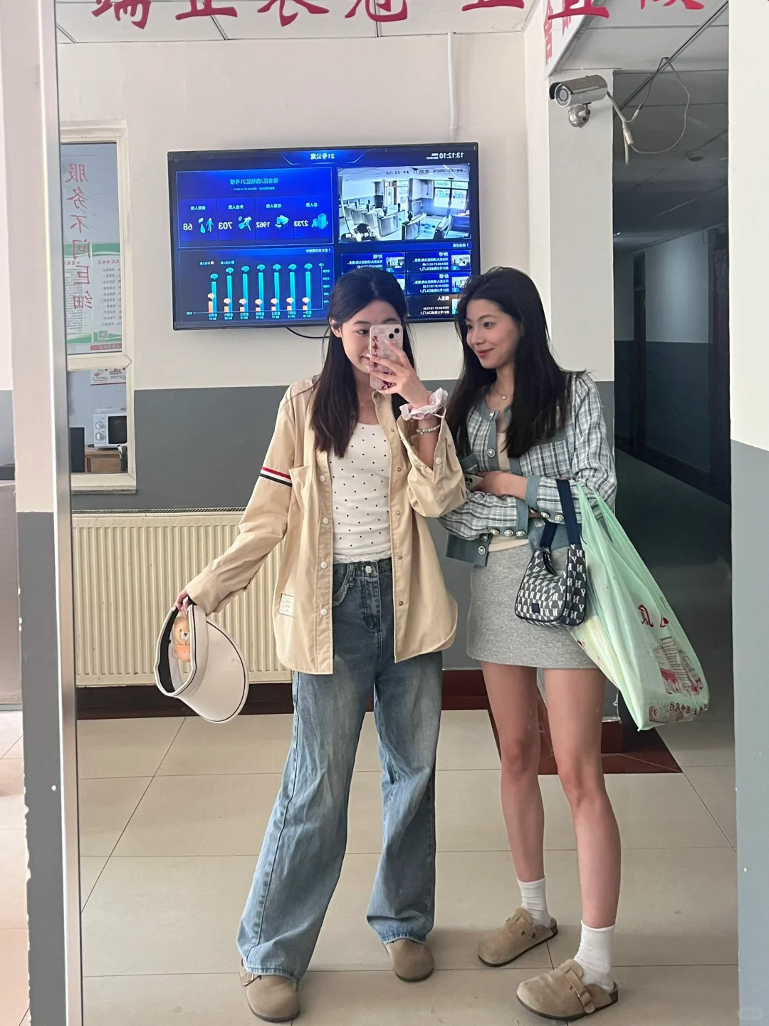 女大学生上课怎么穿！！